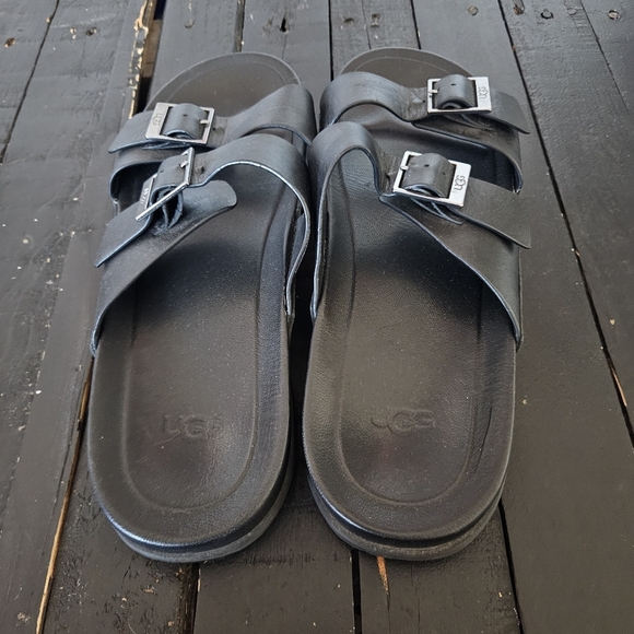 UGG Men\'s 11 Black Sandals with Silver Buckles Slides Wainscott